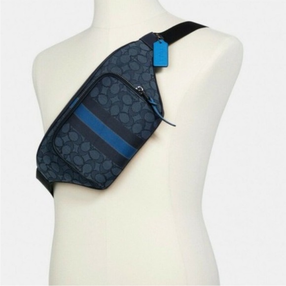 Coach
THOMPSON BELT BAG IN SIGNATURE JACQUARD WITH VARSITY STRIPE - Picture 3 of 8